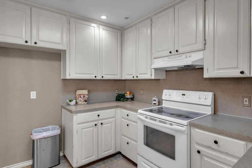 Charming Townhome in The Havens Welcome to this inviting - photo 17