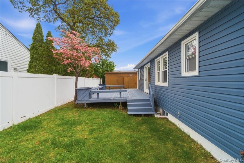 Beautifully renovated and move-in ready corner property located - photo 8