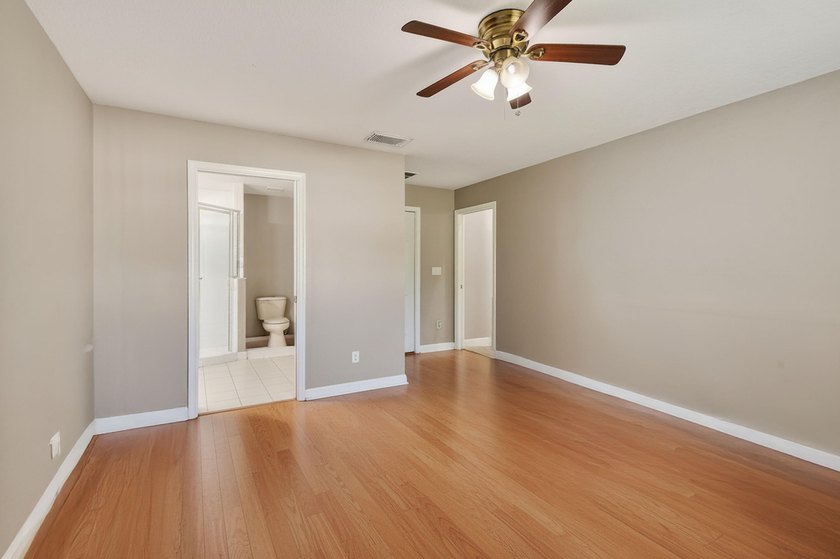 Beautifully maintained 3-bedroom, 2-bath home featuring a NEW - photo 19