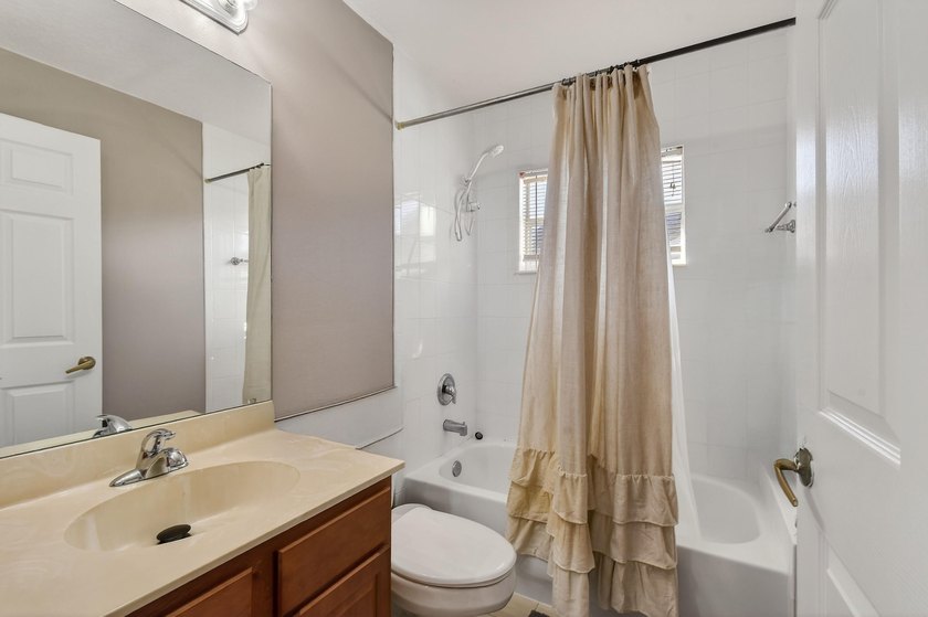 Beautifully maintained 3-bedroom, 2-bath home featuring a NEW - photo 27