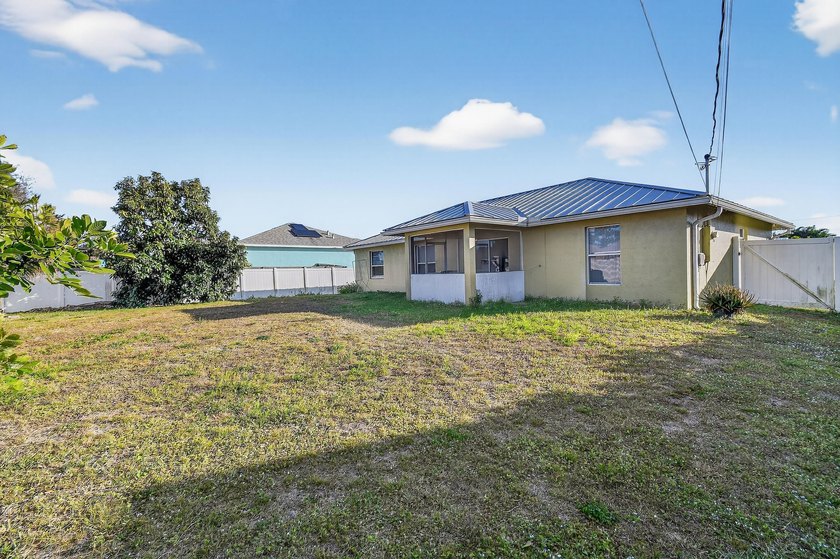 Beautifully maintained 3-bedroom, 2-bath home featuring a NEW - photo 35
