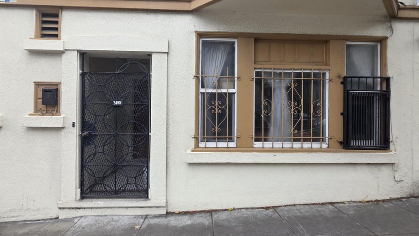 Three 1 bed apartments, an on site manager's office, a garage - photo 7