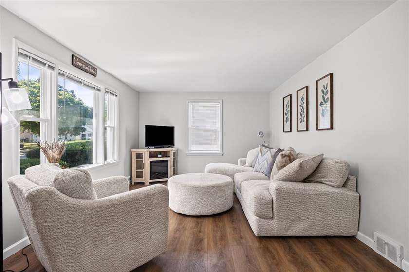 Welcome home to 227 Harvest Drive! This beautifully updated - photo 5