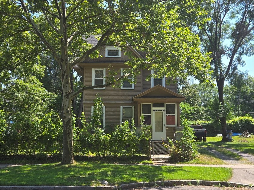 Huge Duplex in the heart of the Beechwood Neighborhood of the - photo 3