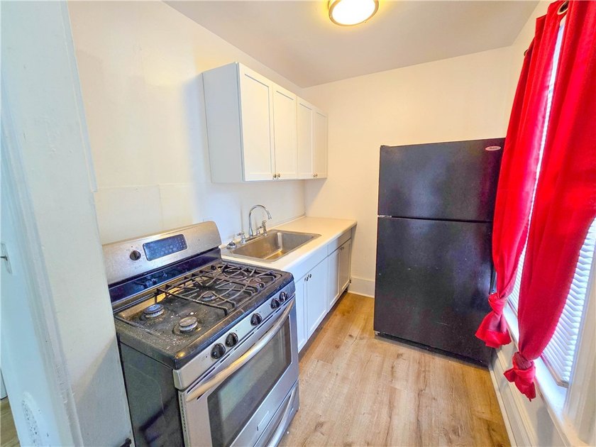 Huge Duplex in the heart of the Beechwood Neighborhood of the - photo 6