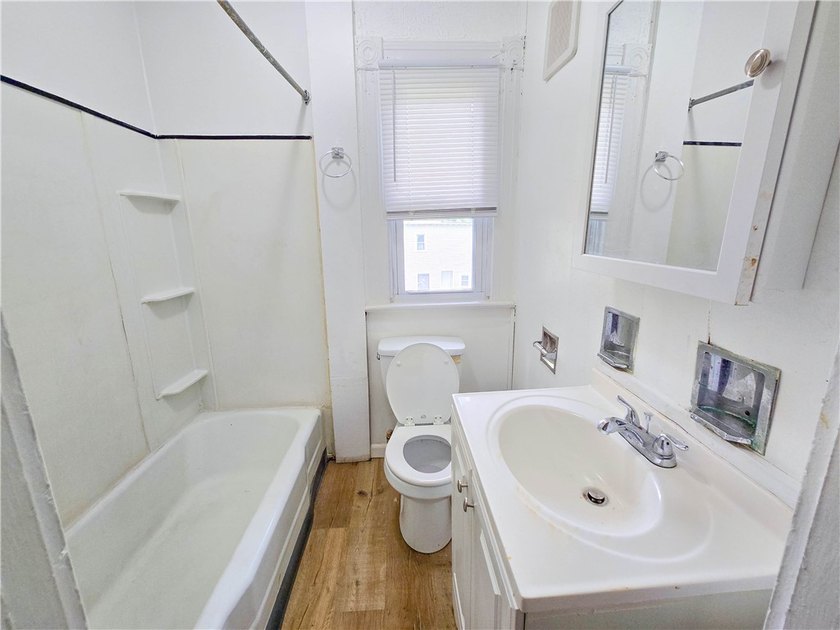 Huge Duplex in the heart of the Beechwood Neighborhood of the - photo 7