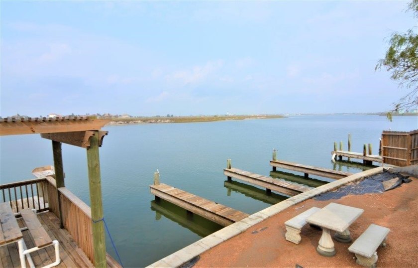 Experience the best of Island living in this beautifully - photo 12