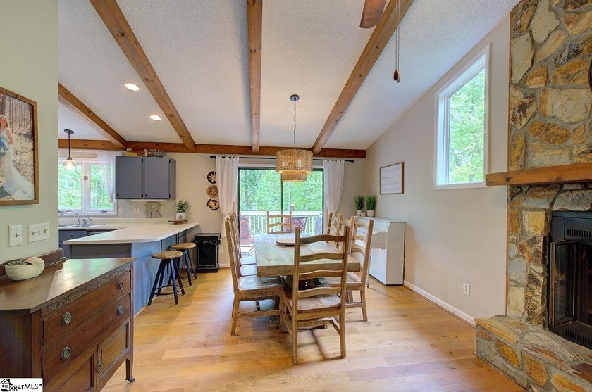 Welcome to your new Keowee Key home! This premium gated - photo 12