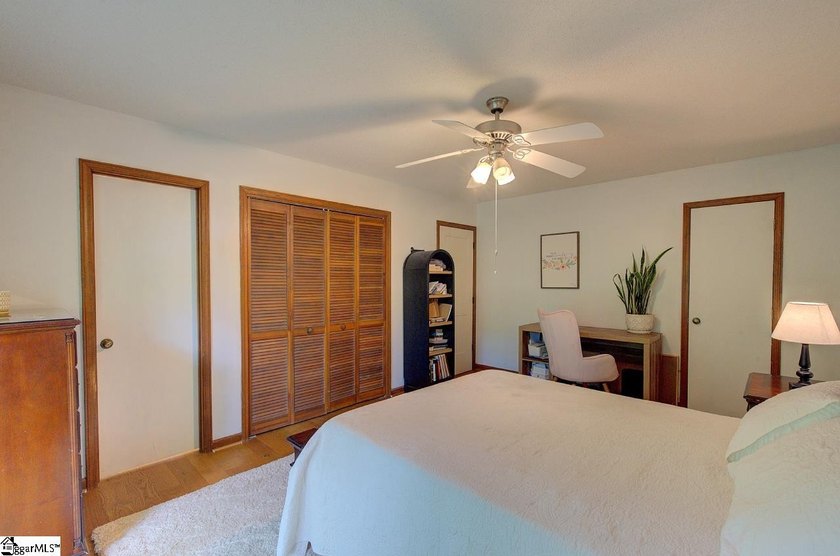 Welcome to your new Keowee Key home! This premium gated - photo 19