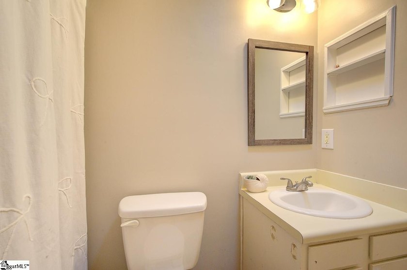 Welcome to your new Keowee Key home! This premium gated - photo 24