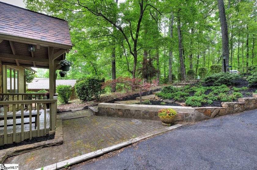 Welcome to your new Keowee Key home! This premium gated - photo 26