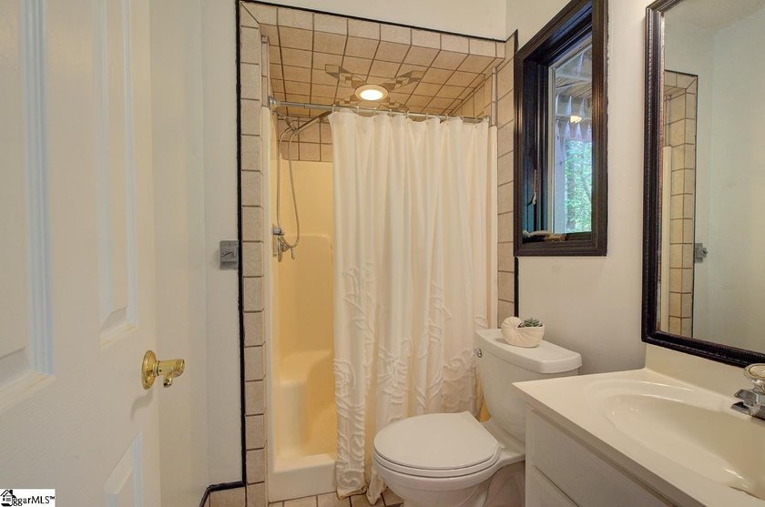 Welcome to your new Keowee Key home! This premium gated - photo 36