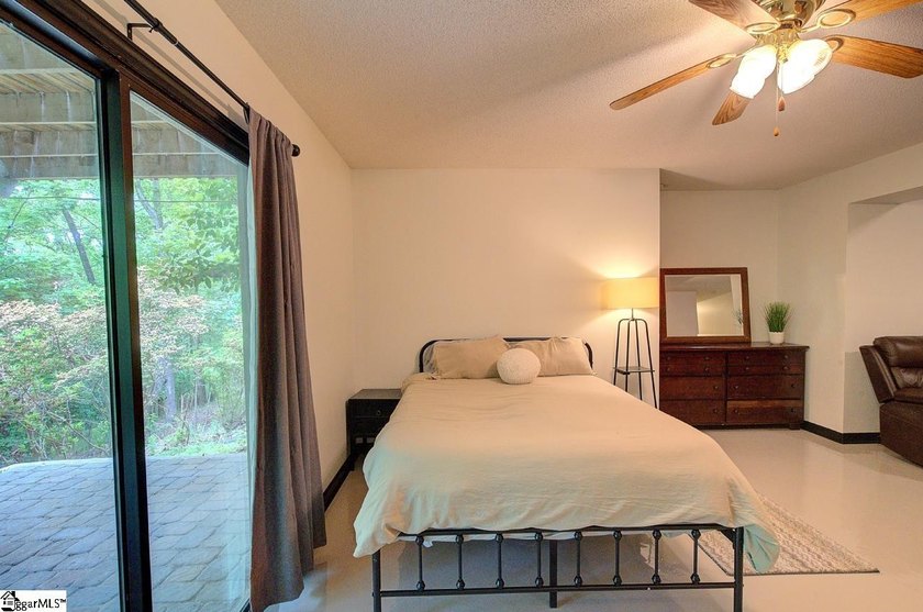 Welcome to your new Keowee Key home! This premium gated - photo 38