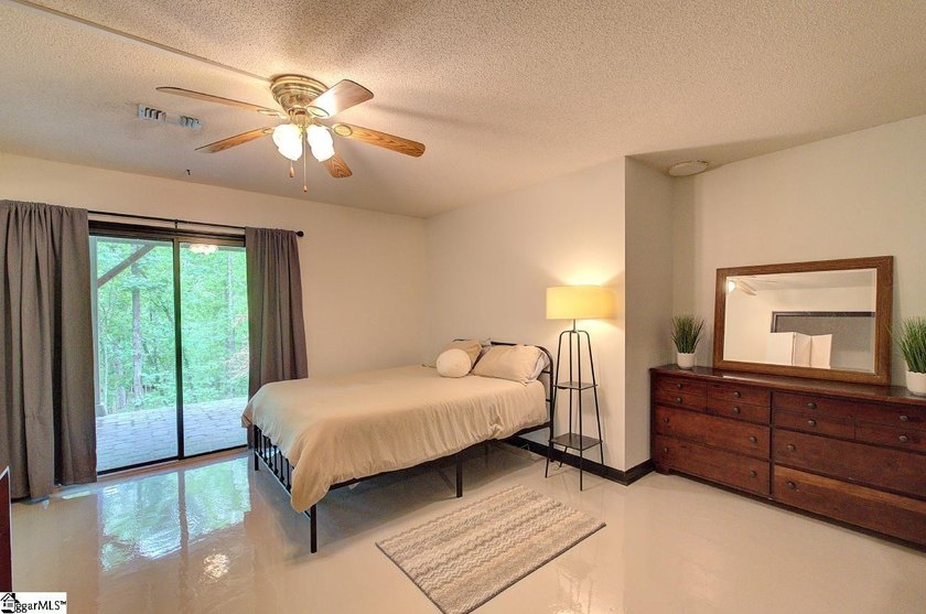 Welcome to your new Keowee Key home! This premium gated - photo 39