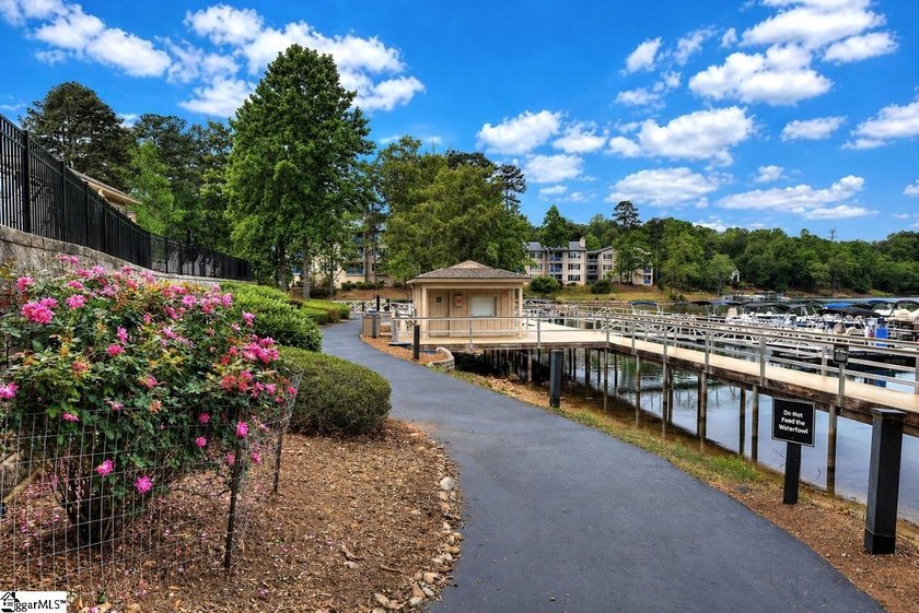 Welcome to your new Keowee Key home! This premium gated - photo 42