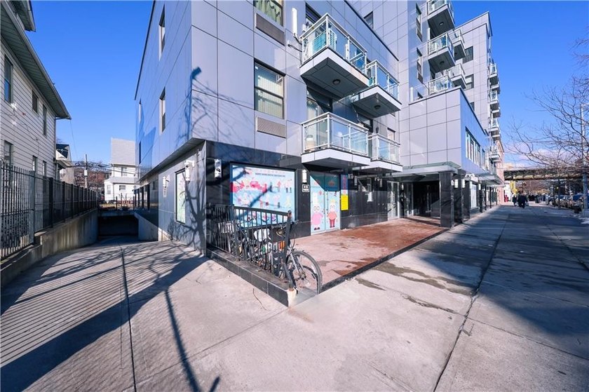 Two bedrooms 631 sqft condo located on highly desirable 86th St - photo 3