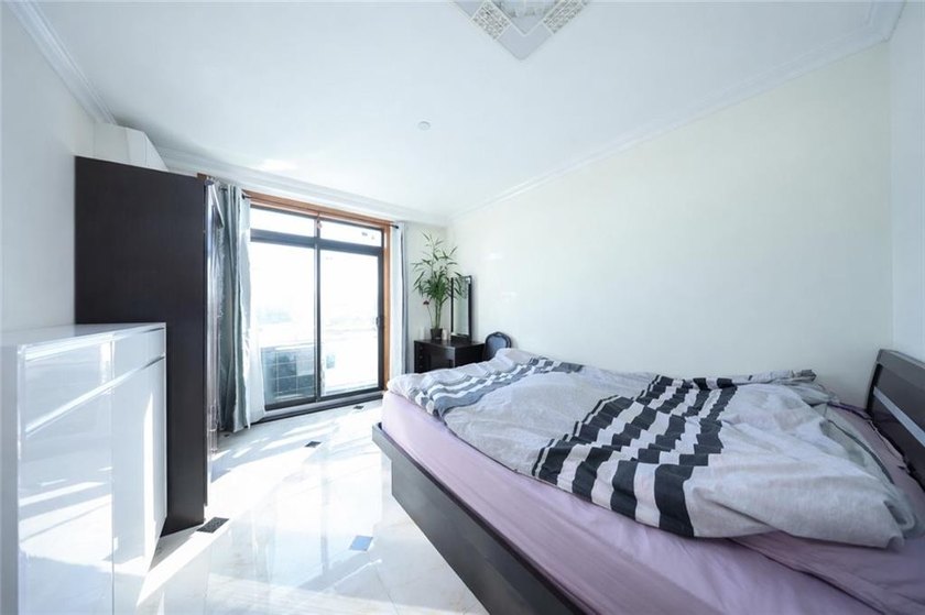 Two bedrooms 631 sqft condo located on highly desirable 86th St - photo 10