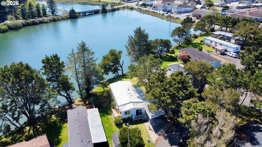 Welcome to coastal living at its finest in Bayview Mobile Home - photo 2