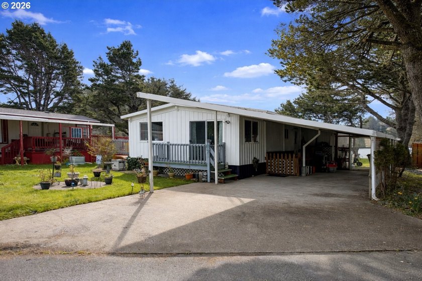 Welcome to coastal living at its finest in Bayview Mobile Home - photo 3