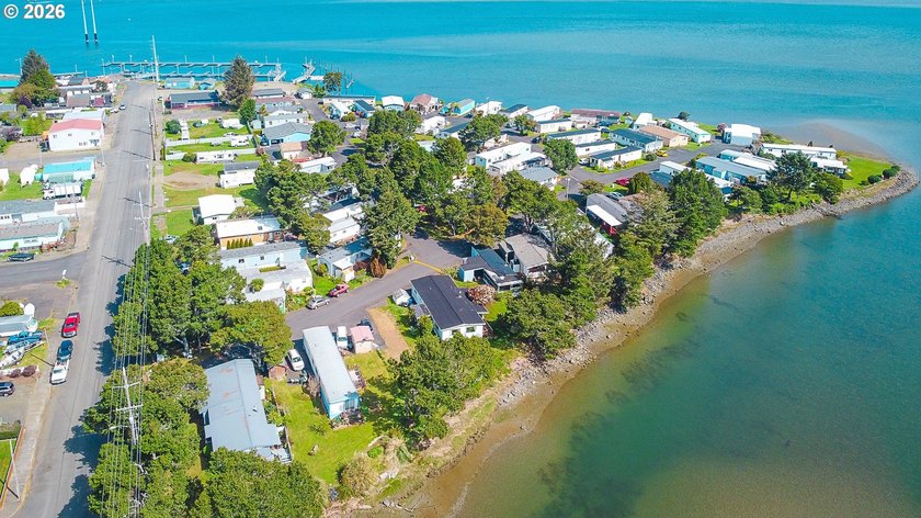 Welcome to coastal living at its finest in Bayview Mobile Home - photo 5
