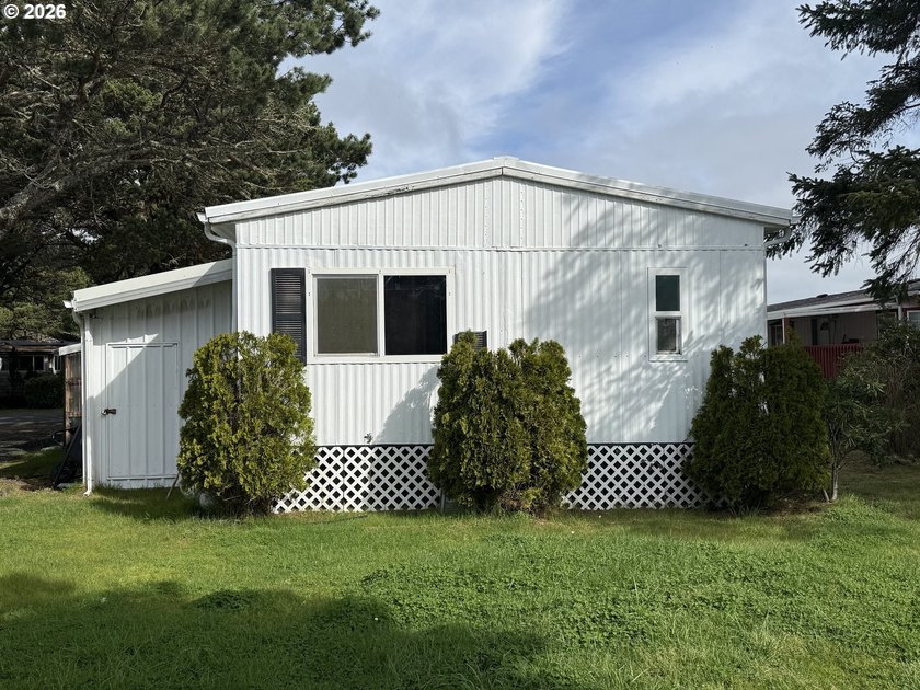 Welcome to coastal living at its finest in Bayview Mobile Home - photo 8