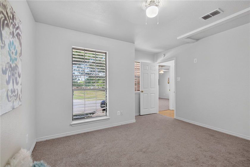 Move-in ready townhome located in the desirable The Havens - photo 20