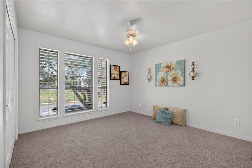 Move-in ready townhome located in the desirable The Havens - photo 22