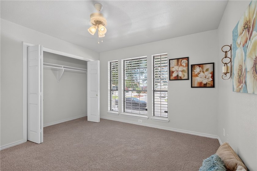 Move-in ready townhome located in the desirable The Havens - photo 23
