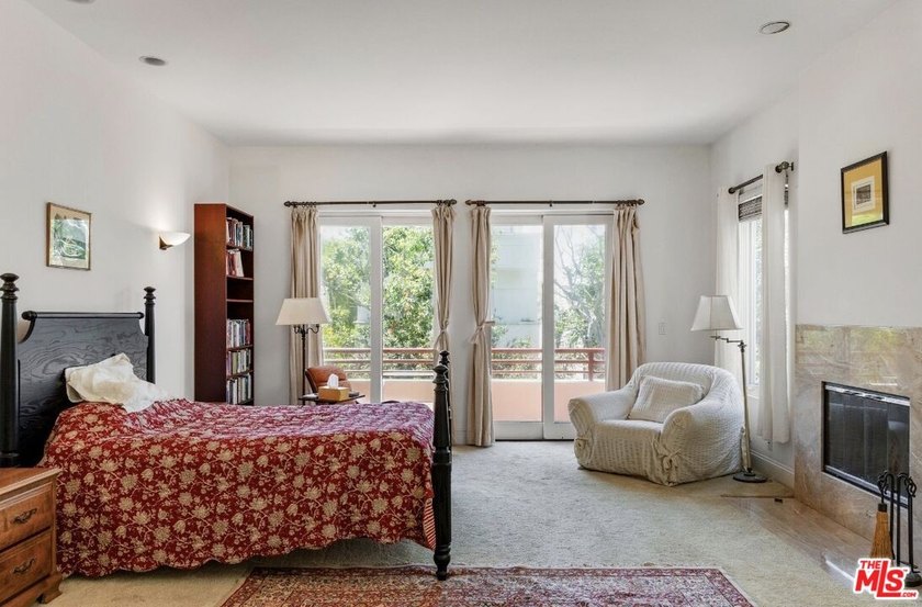 Stunning contemporary residence on one of the most coveted - photo 29