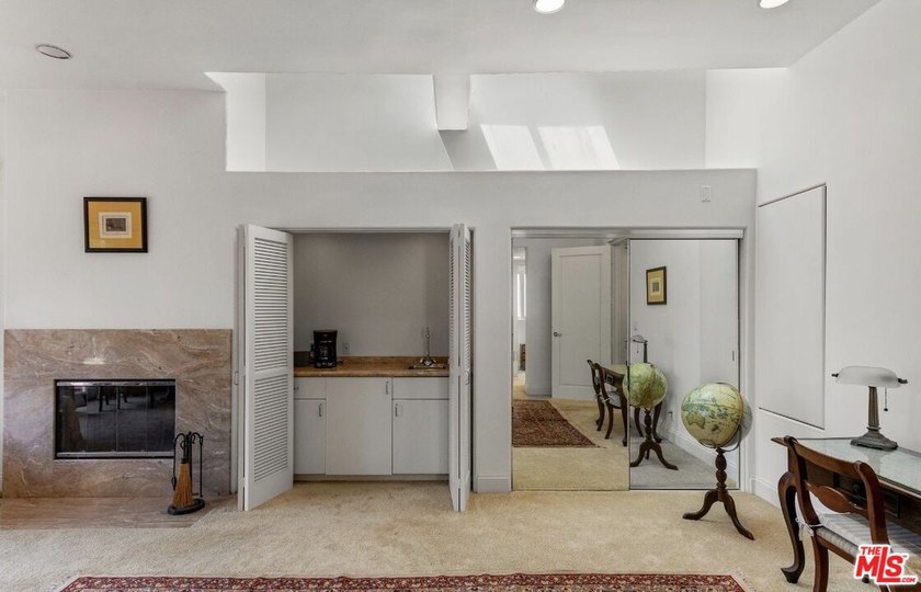 Stunning contemporary residence on one of the most coveted - photo 30