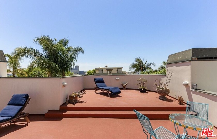 Stunning contemporary residence on one of the most coveted - photo 36