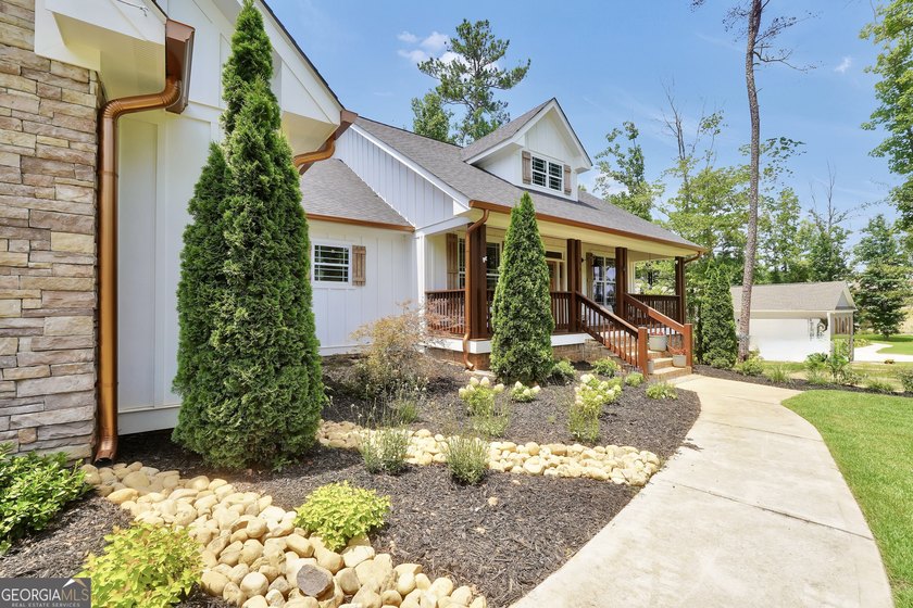 A rare find in Monticello, GA!! Situated on 1.22 beautifully - photo 2