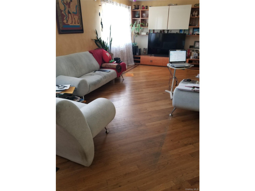 Discover this spacious 3-bedroom, 2-bath condominium residence - photo 3
