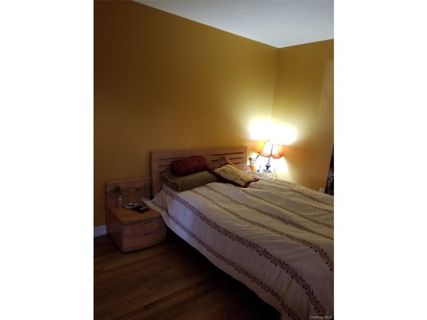Discover this spacious 3-bedroom, 2-bath condominium residence - photo 5