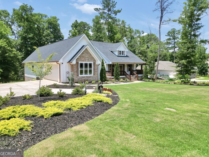 A rare find in Monticello, GA!! Situated on 1.22 beautifully - photo 6