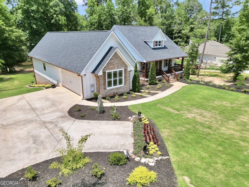 A rare find in Monticello, GA!! Situated on 1.22 beautifully - photo 8