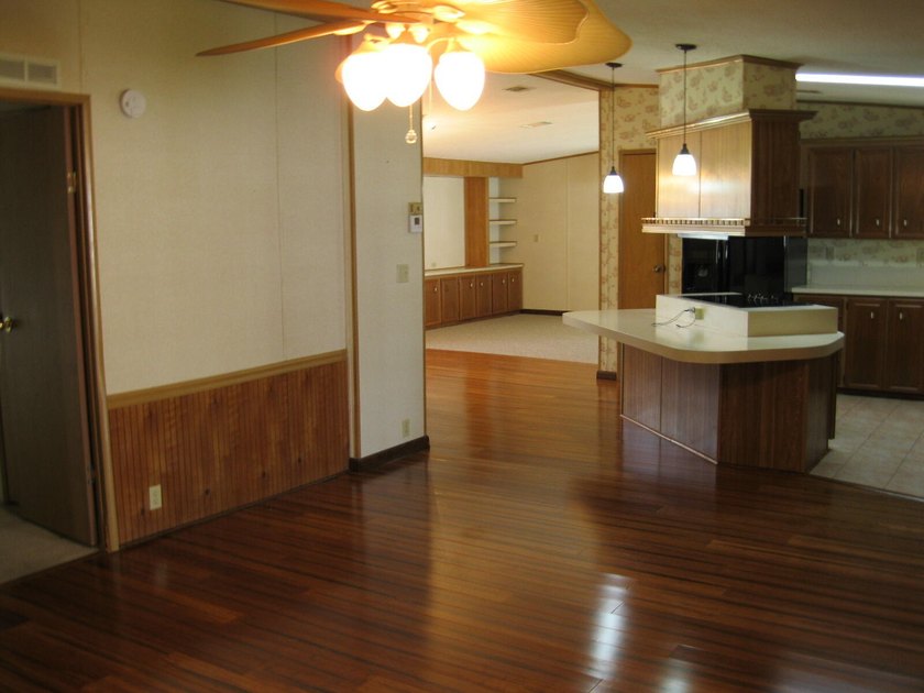 Spacious and well maintained 2 Bedroom 2 bathroom mobile home - photo 8