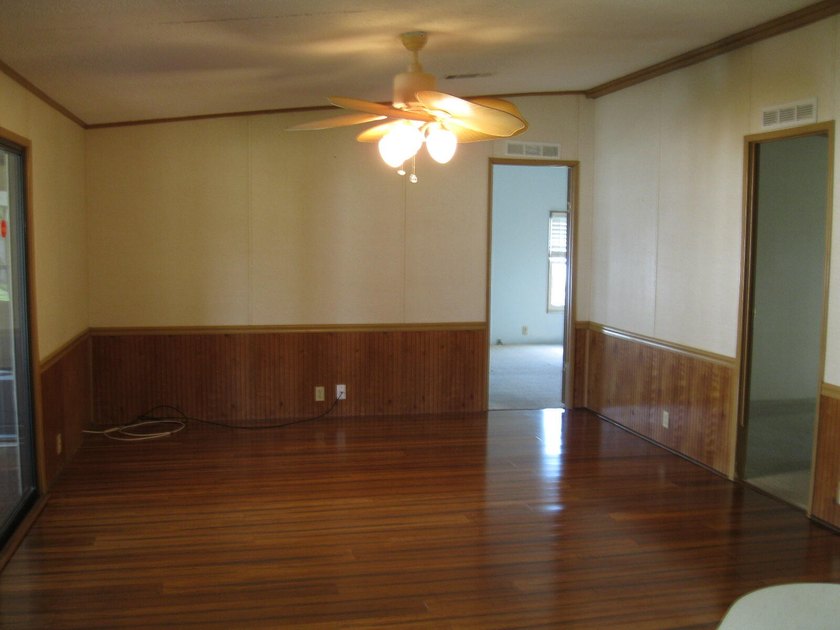 Spacious and well maintained 2 Bedroom 2 bathroom mobile home - photo 10