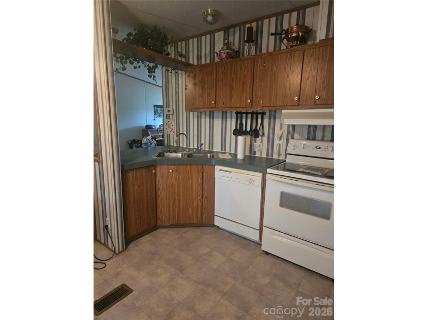 Looking for a primary bedroom with your own bathroom, sitting - photo 2