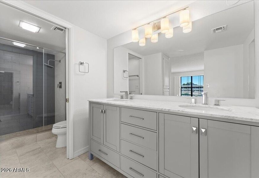GOLF COURSE COMMUNITY &amp; Contemporary Spacious Updates -TURN-KEY - photo 21