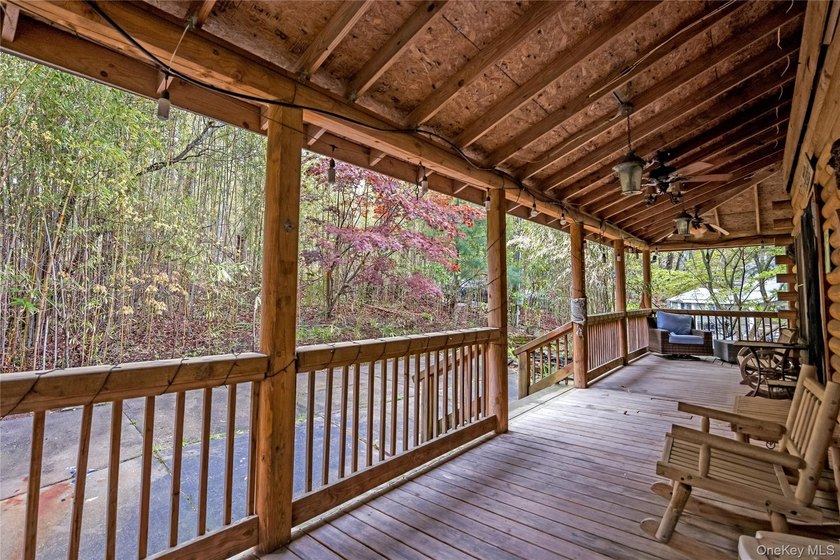 Located in the highly sought-after Oakwood on the Sound - photo 2