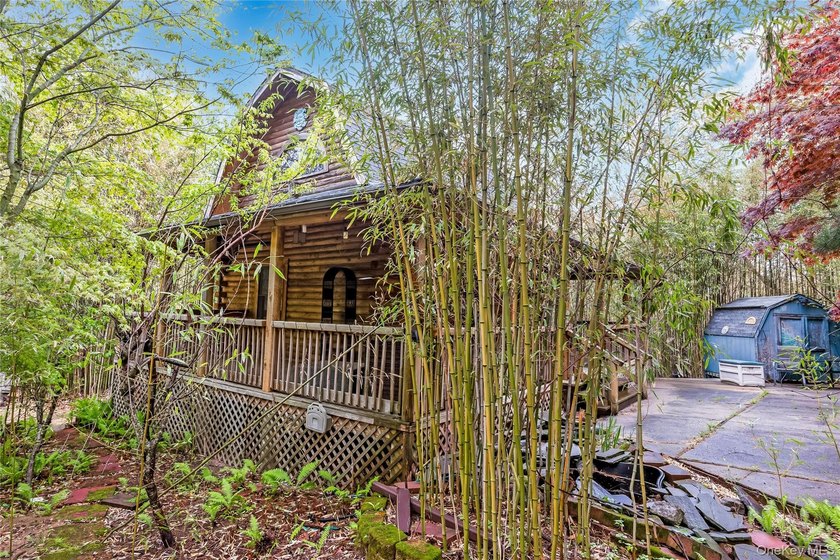 Located in the highly sought-after Oakwood on the Sound - photo 6