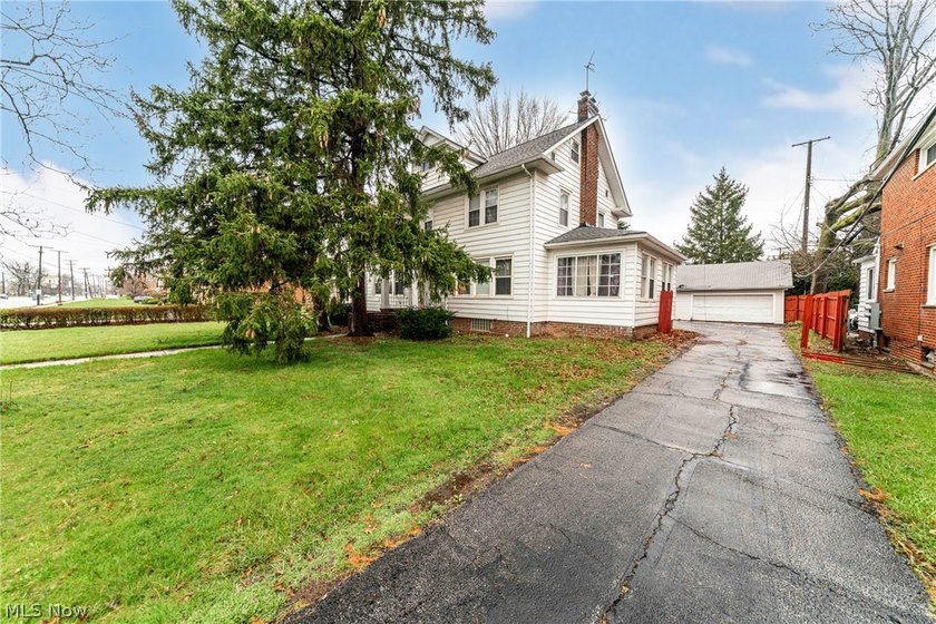 Welcome to 20303 Lake Shore Blvd, a spacious 5-bedroom Colonial - photo 2
