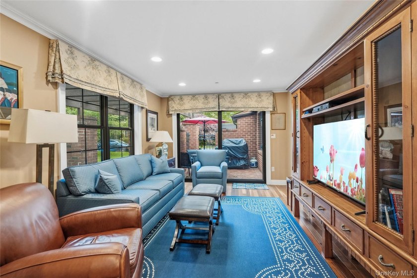 Welcome to Estates II Manhasset, an exquisitely updated Belaire - photo 5