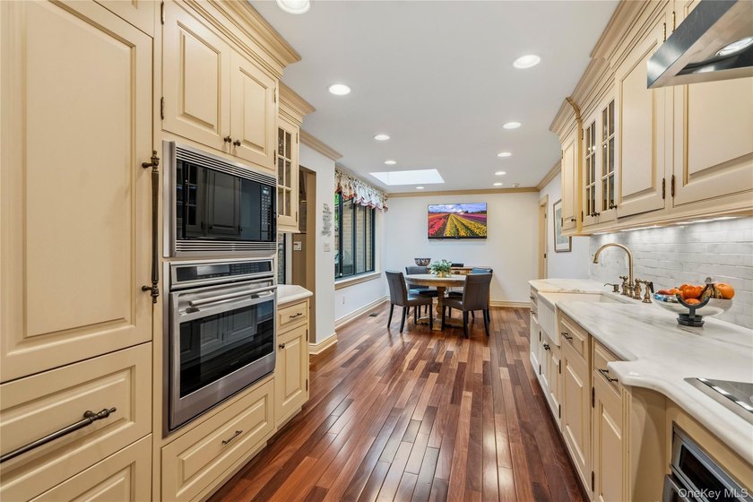 Welcome to Estates II Manhasset, an exquisitely updated Belaire - photo 6