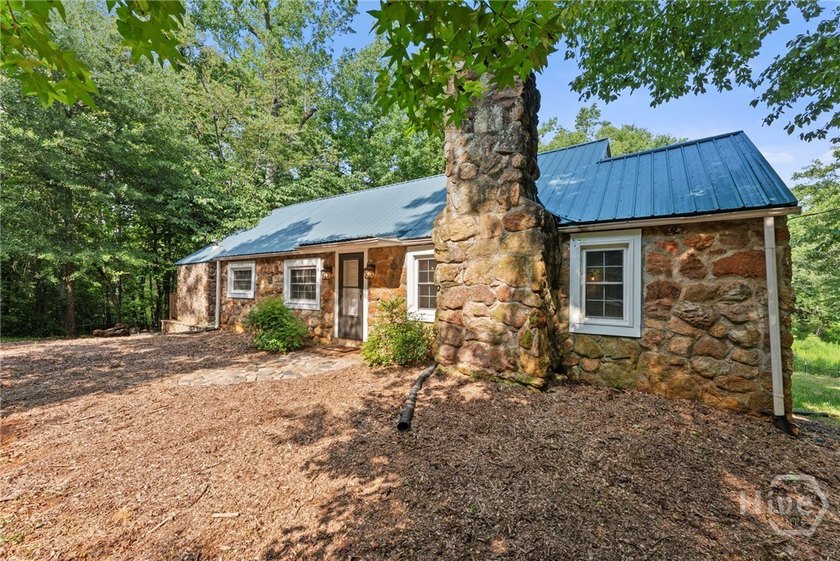 If you've been looking for a quiet cottage on a large piece of - photo 17