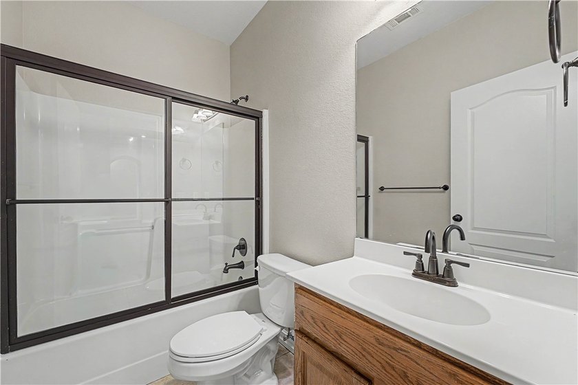 Beautifully remodeled 4 bedroom/3 bathroom Bellafont townhome - photo 18