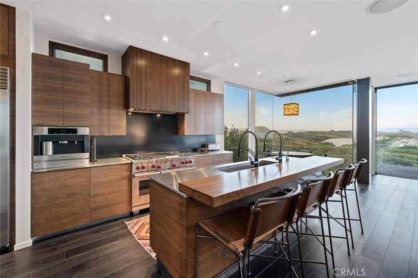 Discover luxury oceanfront living in this custom 3 bedroom, 2 - photo 18