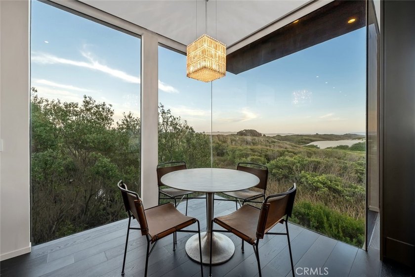 Discover luxury oceanfront living in this custom 3 bedroom, 2 - photo 21