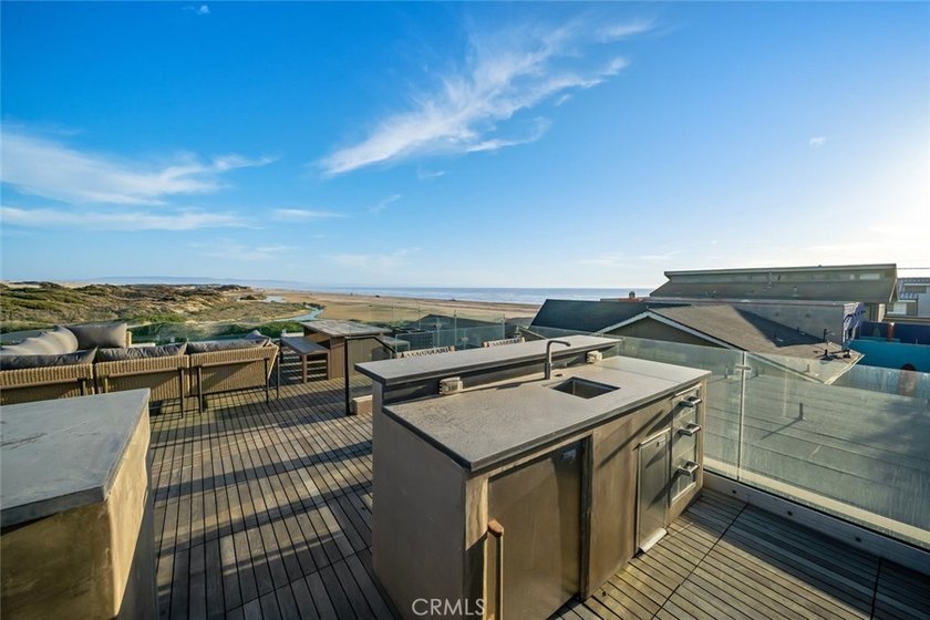 Discover luxury oceanfront living in this custom 3 bedroom, 2 - photo 30